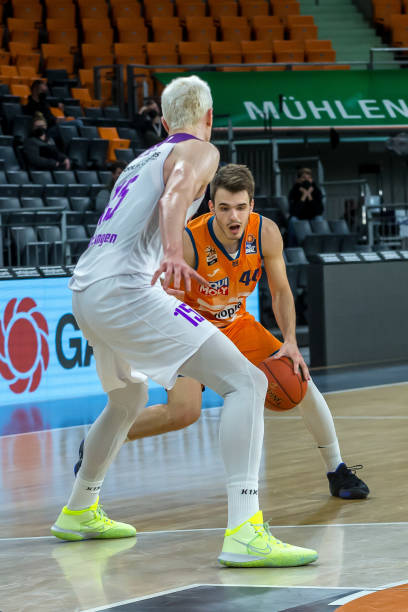 内线霸主的 内线霸主的