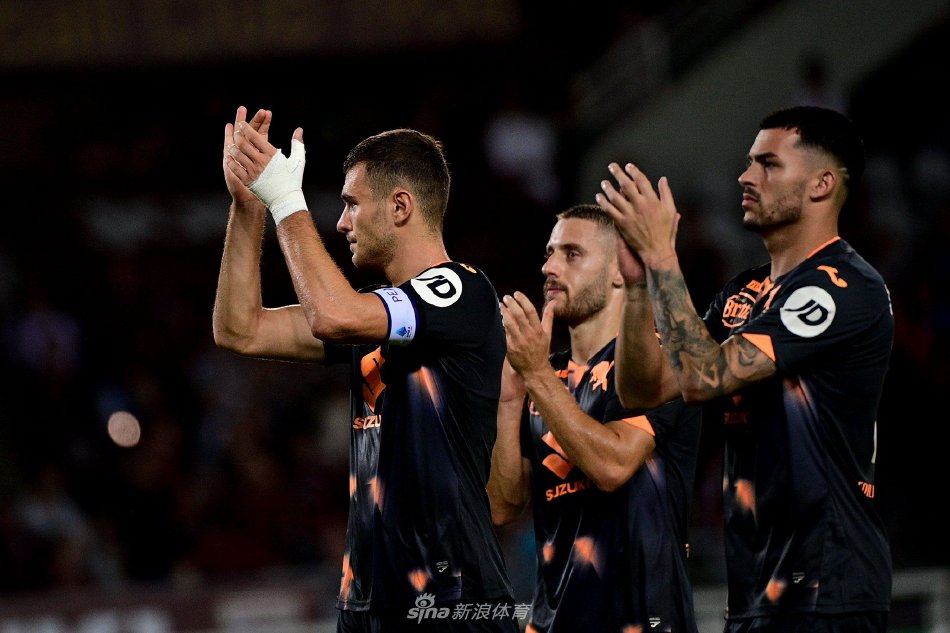 的禁区外远 的禁区外远